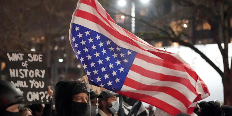 Biden, “optimista”; Trump acusa fraude e irá a la Corte