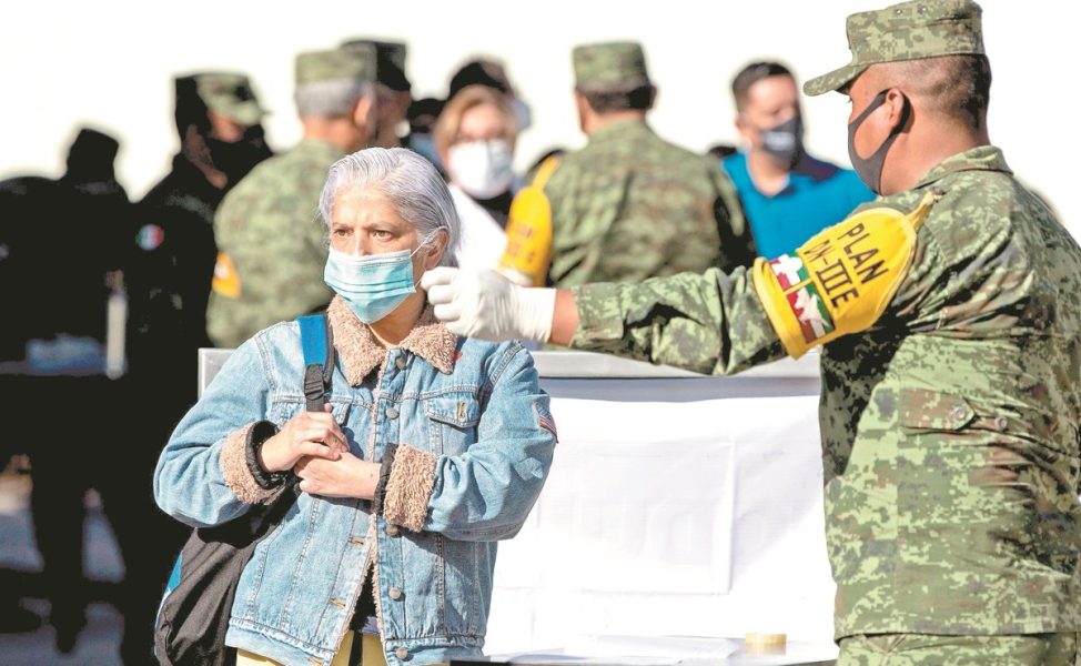 AMLO insiste en vacunar a todos los adultos mayores antes de que finalice marzo