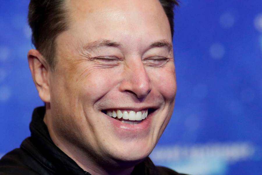 Elon Musk regresa a Twitter y brinda su apoyo al Dogecoin