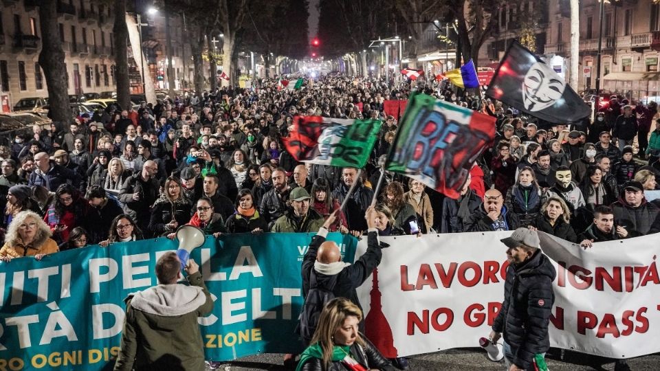 Italia realiza redadas contra antivacunas