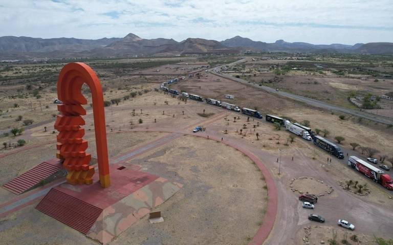 Desfilan equipos de la Nascar México Series por las calles de la capital de Chihuahua