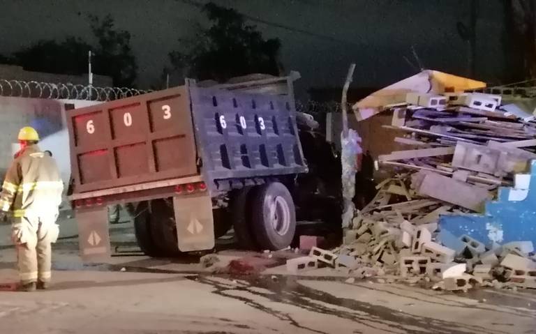 Permanece como desconocido chofer de dompe que falleció en choque