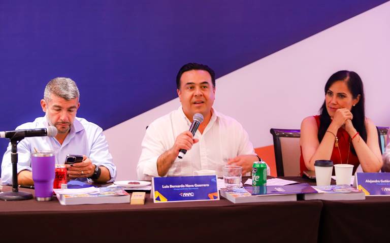 Tianguis Navideño 2022 reúne a cerca de 100 productores locales