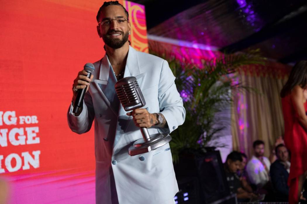 Maluma, premiado por la labor de su fundación El Arte de los Sueños