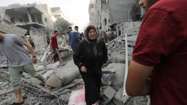 Muertos en Gaza ascienden a más de 10,500, entre ellos 4,324 niños