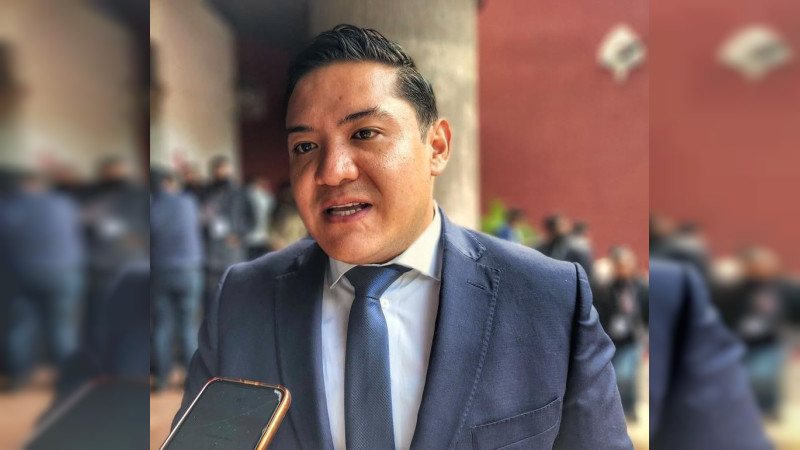 Exhiben a Alcalde de Nuevo Parangaricutiro por hostigar a su expareja: Pobladores le exigen deje amoríos y se ponga a trabajar