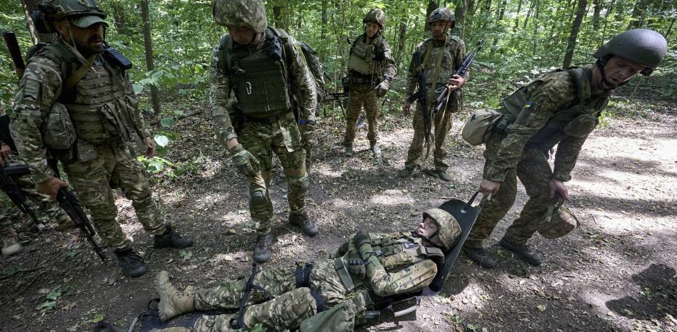 Más ucranianos dispuestos a ceder territorio a Rusia; exigen garantías reales de seguridad