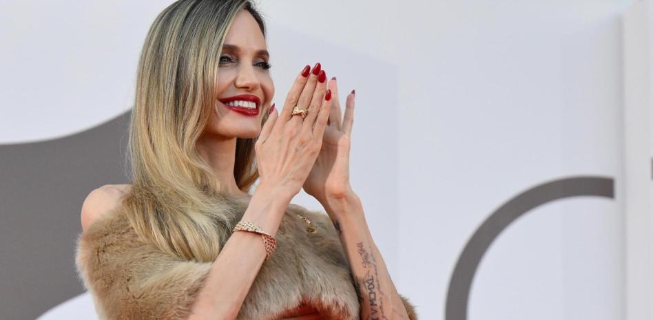 Angelina Jolie impera en la alfombra roja de la Mostra