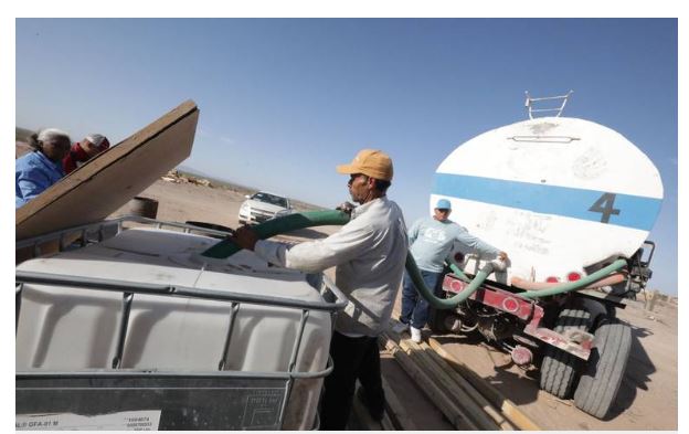 Desarrollo Social sigue llevando agua potable