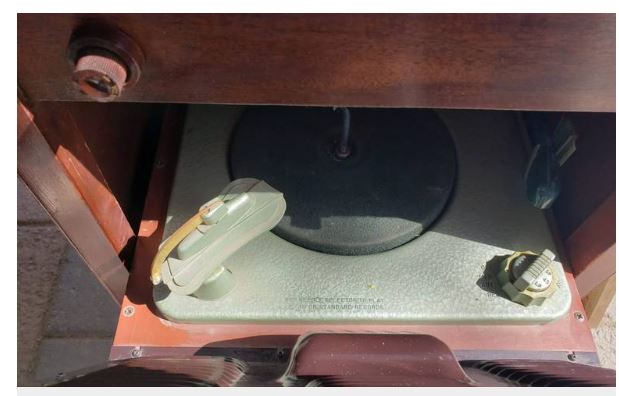 Vinilos y casettes, productos vintage más ofertados en el “Bazar del Monu”