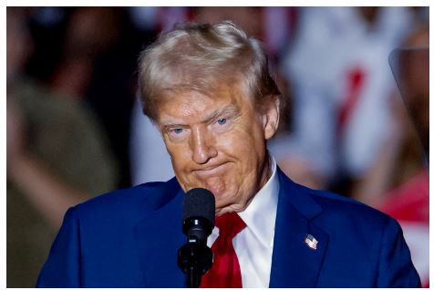 Trump dice ahora que “nadie ama más a los puertorriqueños que yo”