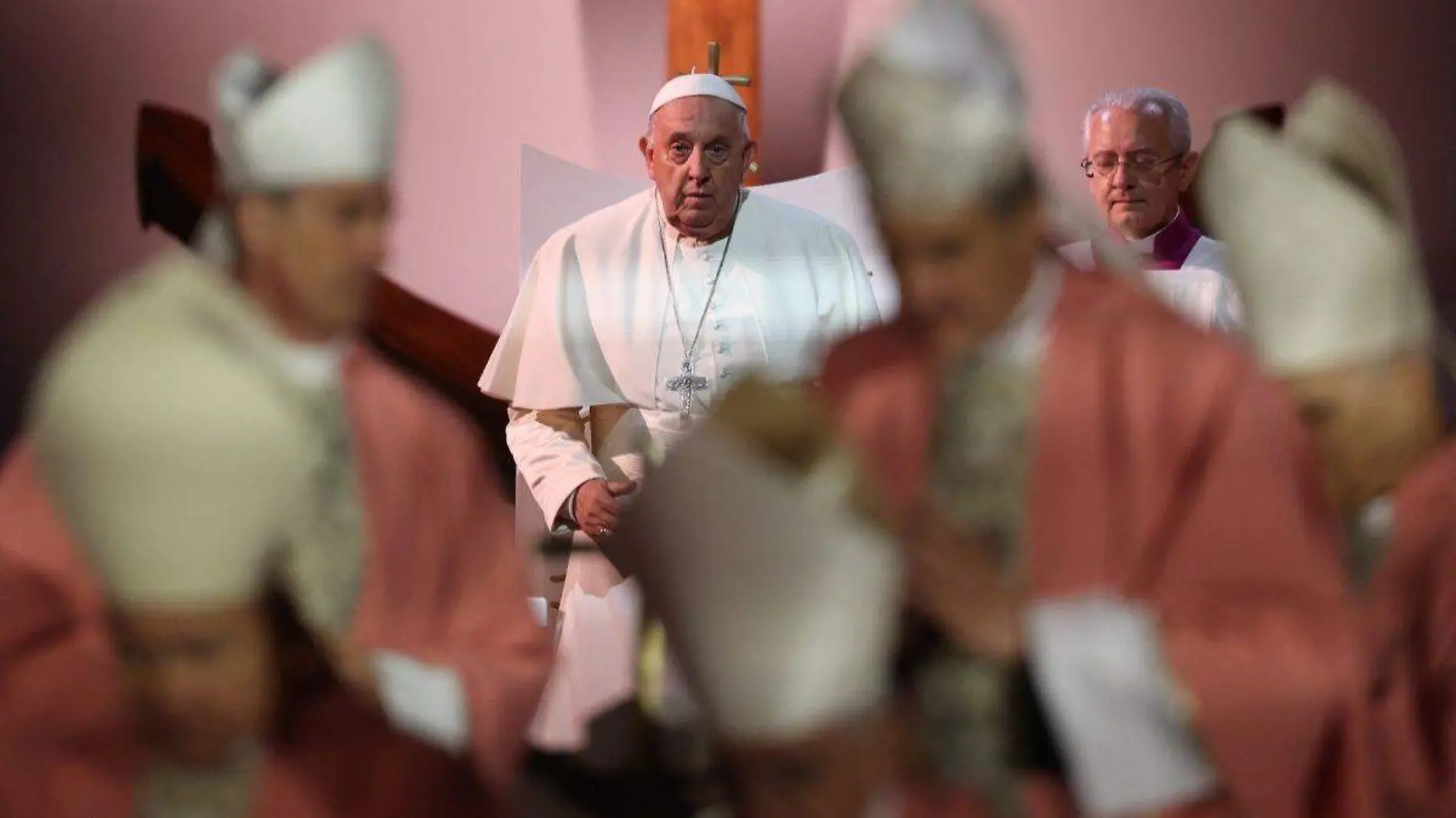 El papa revela que escapó a dos intentos de atentado en Irak en 2021