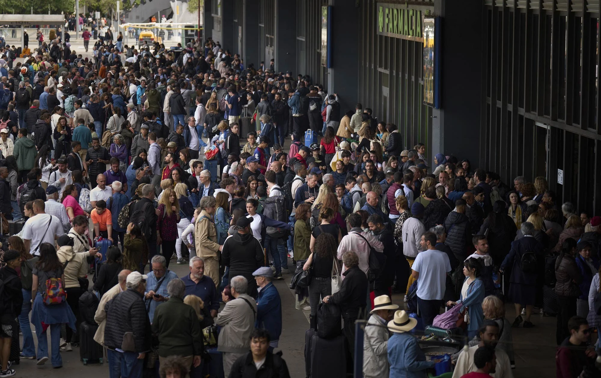 España recupera la electricidad casi por completo tras uno de los apagones más graves de Europa