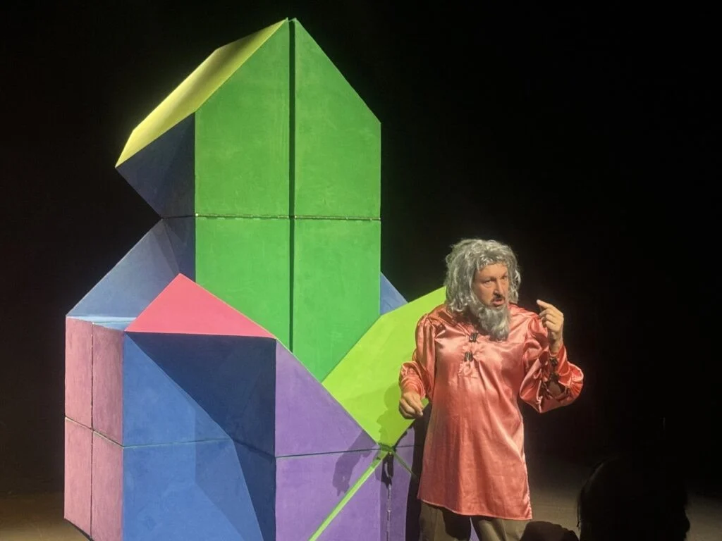 Da vida con humor y talento a Leonardo da Vinci